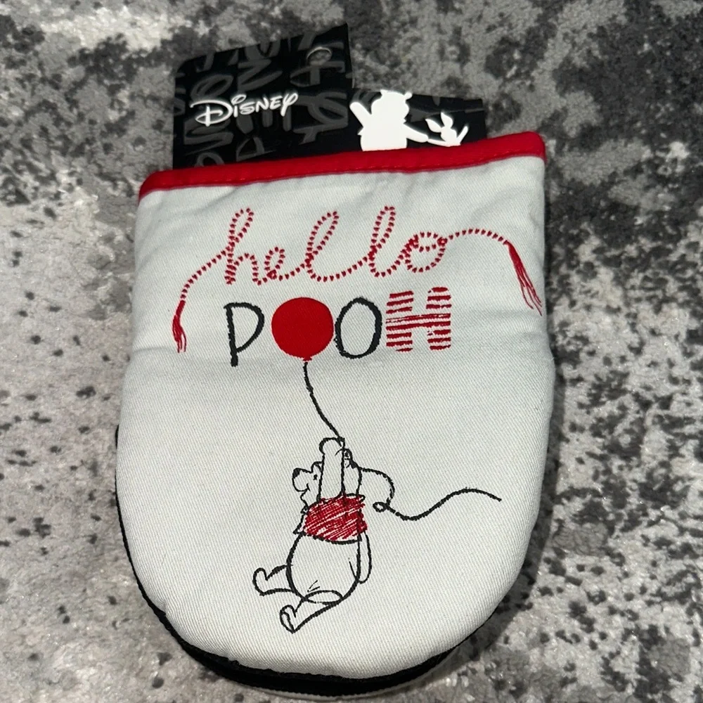 Disney Winnie the Pooh Hello Pooh Red and Black Oven Mitt